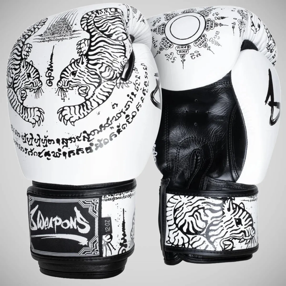 8 Weapons Sak Yant Tiger Boxing Gloves White/Black