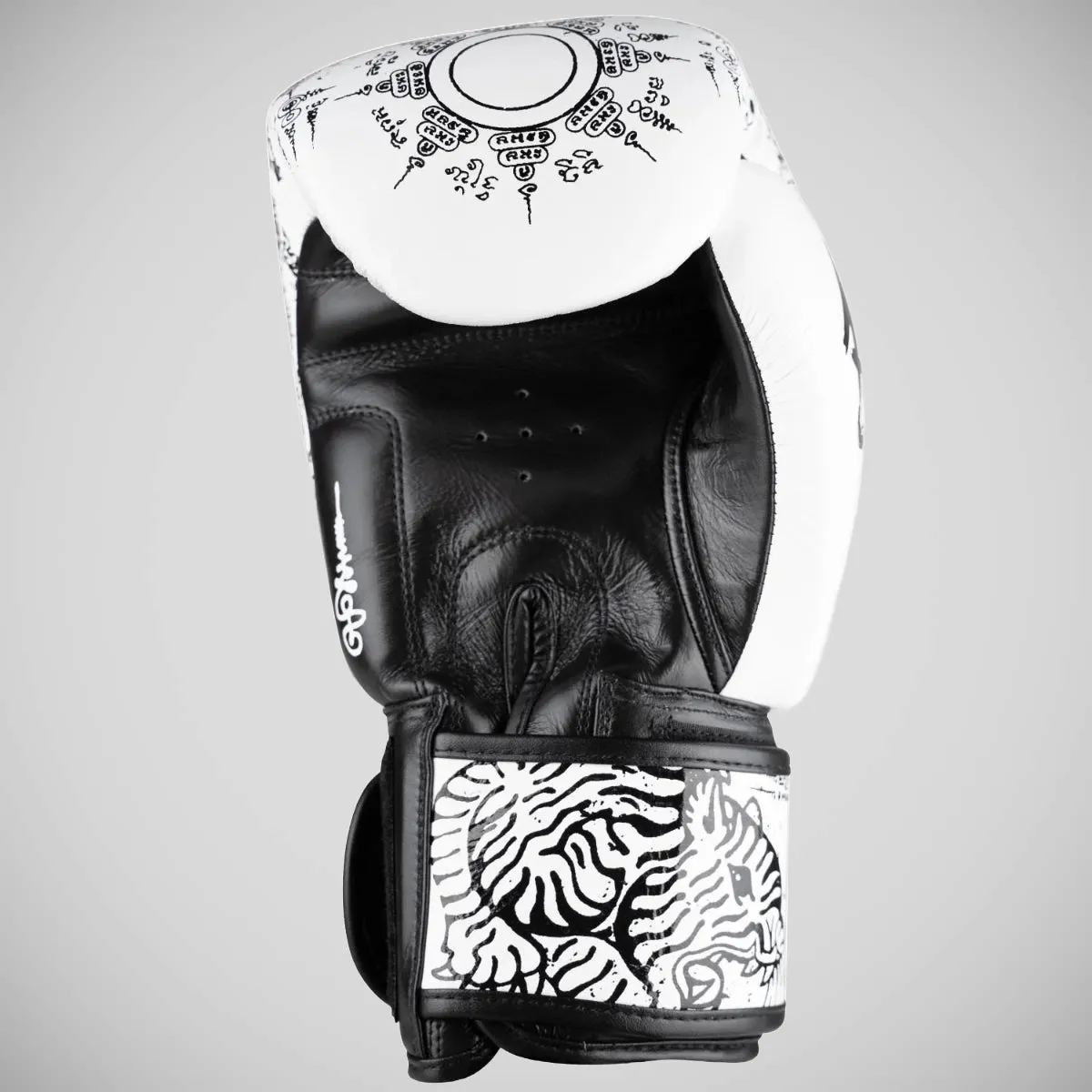 8 Weapons Sak Yant Tiger Boxing Gloves White/Black