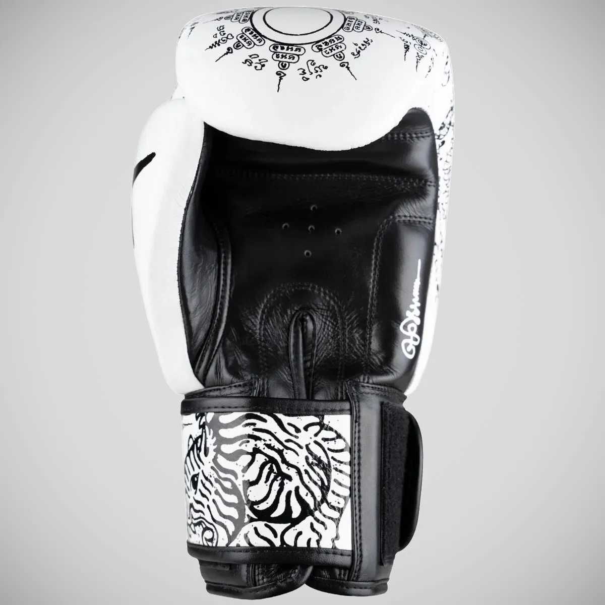 8 Weapons Sak Yant Tiger Boxing Gloves White/Black